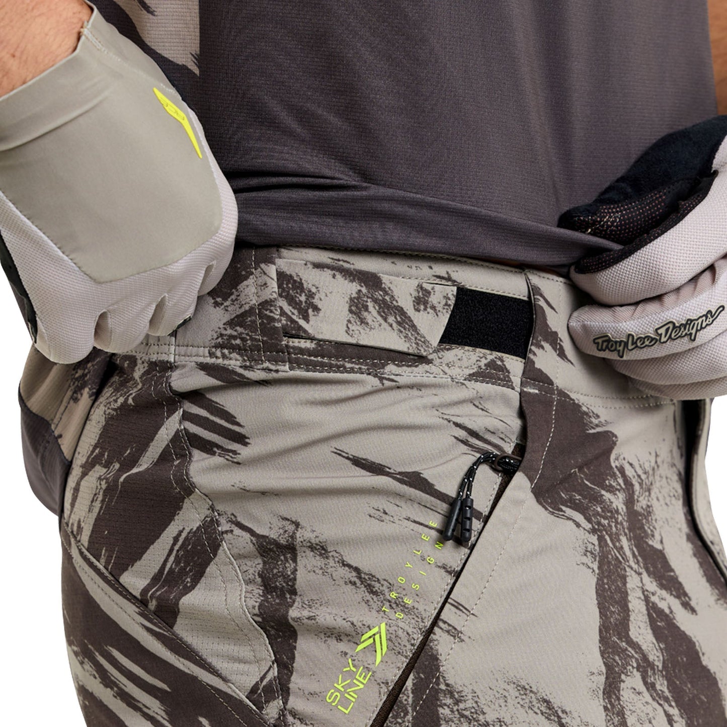 Skyline Short Shell Elemental Dark Earth